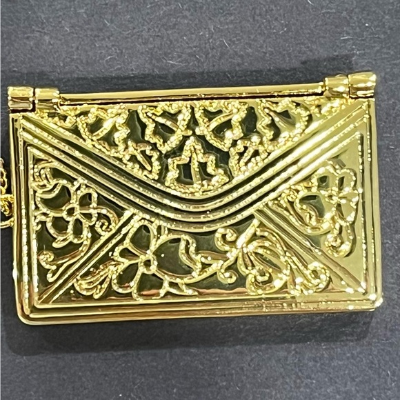 Met Envelope Necklace - Picture 3 of 5